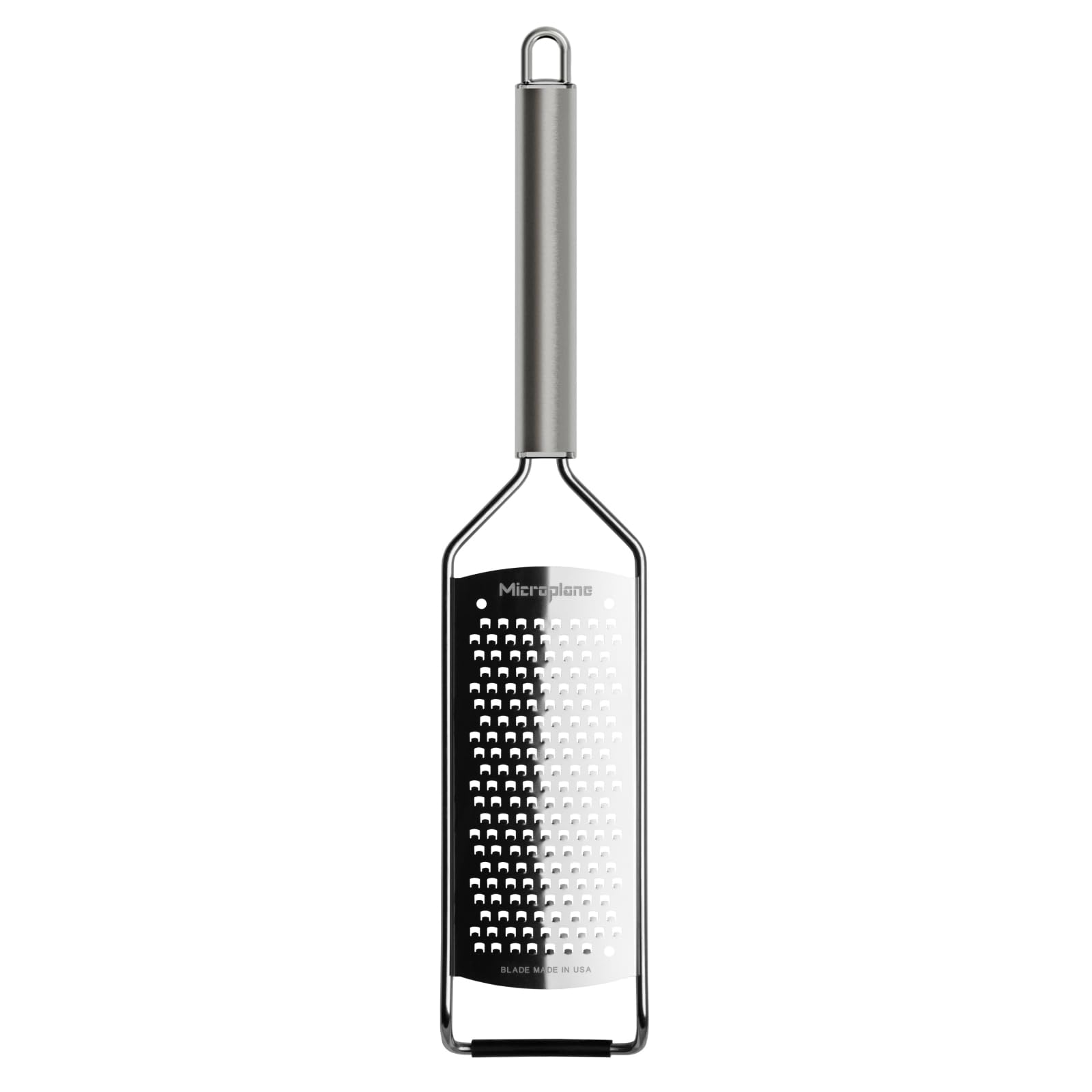 Microplane Professional Coarse Grater for carrots delivers precise shredding for fresh salads.