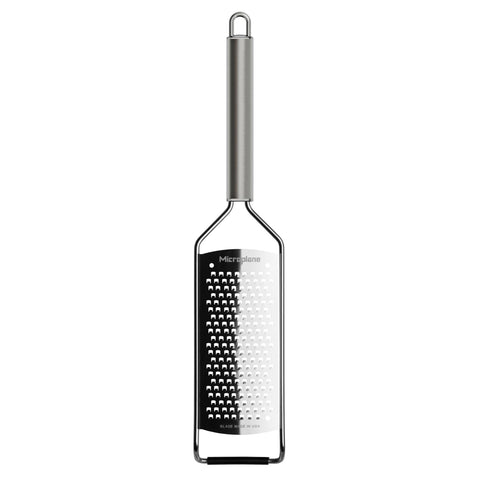 Microplane Professional Coarse Grater for carrots delivers precise shredding for fresh salads.