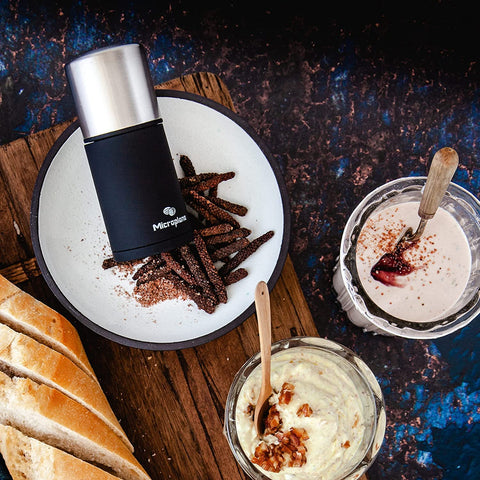 Silicone cover prevents mess when using or storing the spice mill