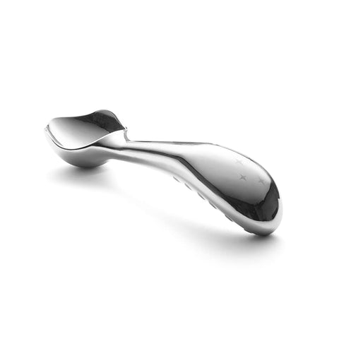 Midnight Scoop ergonomic handle for easier scooping and reduced wrist strain.