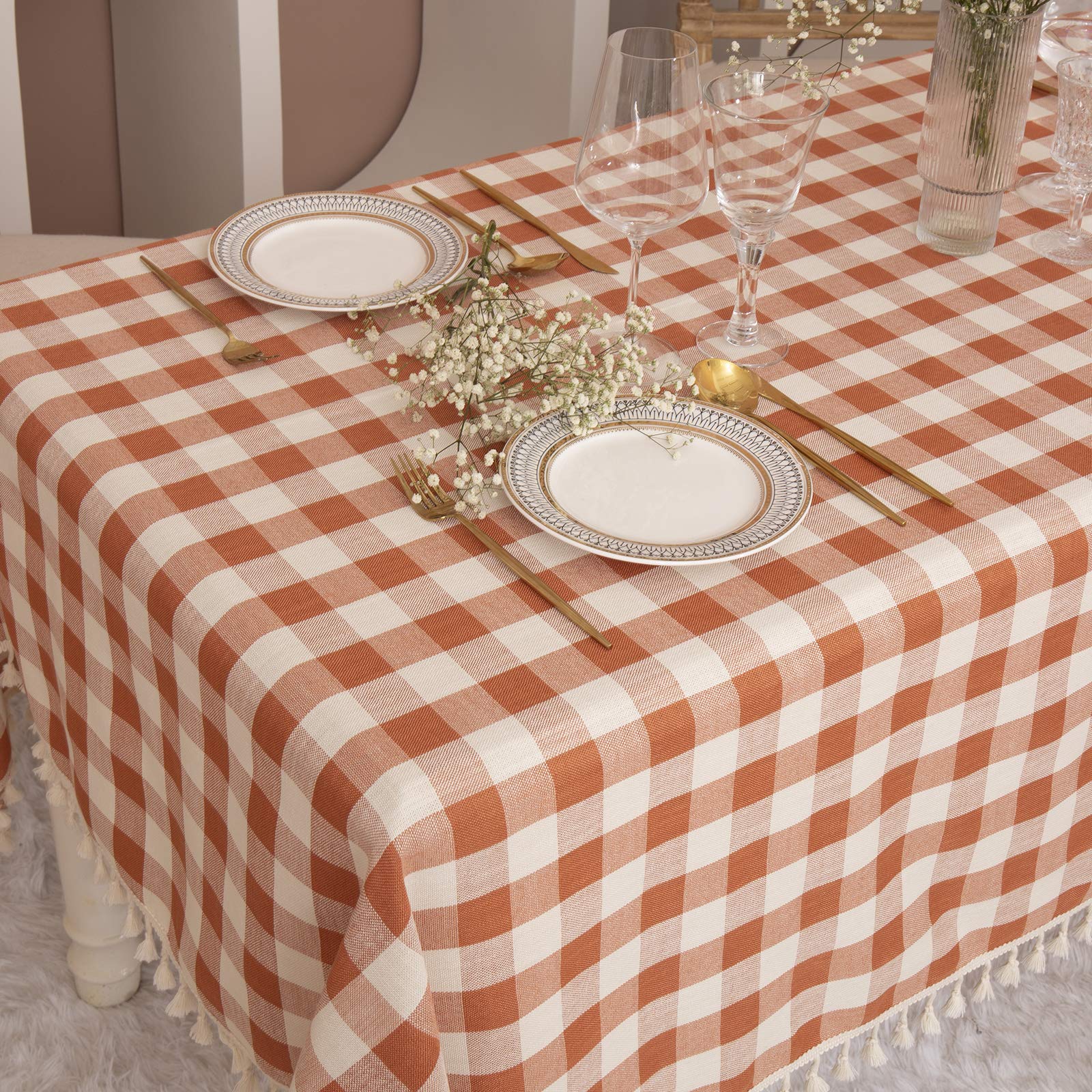 Farmhouse kitchen decor inspiration from Midsummer Breeze plaid cloth.
