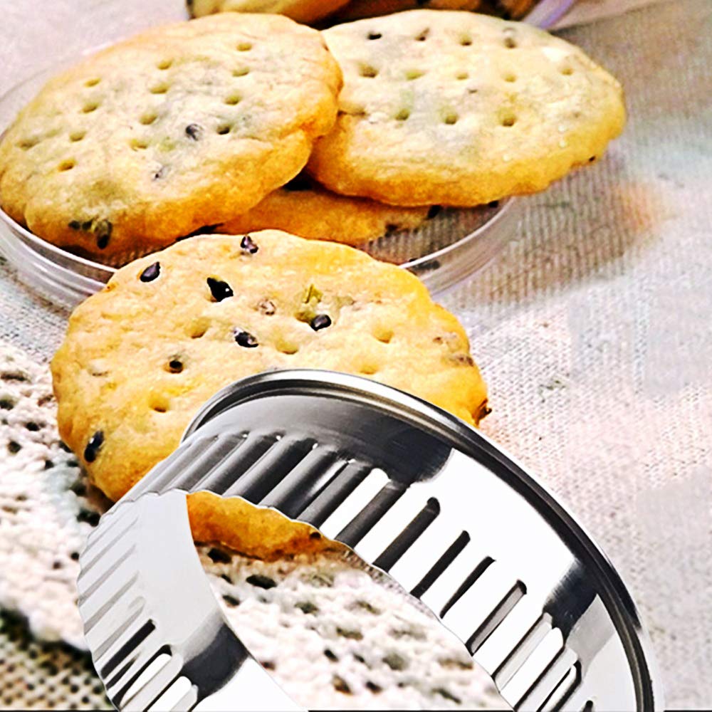 Miecux twelve-piece set provides graduated sizes for precise cookies.