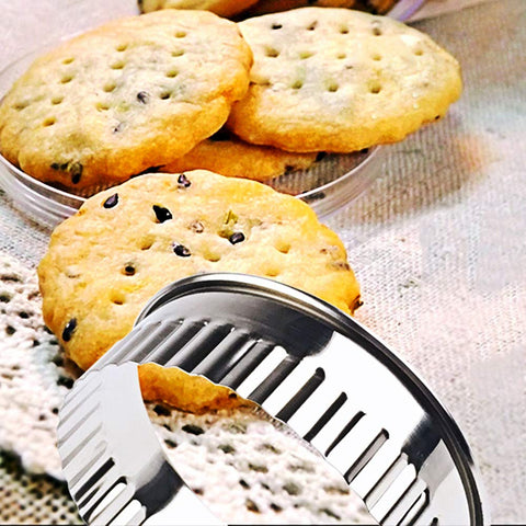 Miecux twelve-piece set provides graduated sizes for precise cookies.