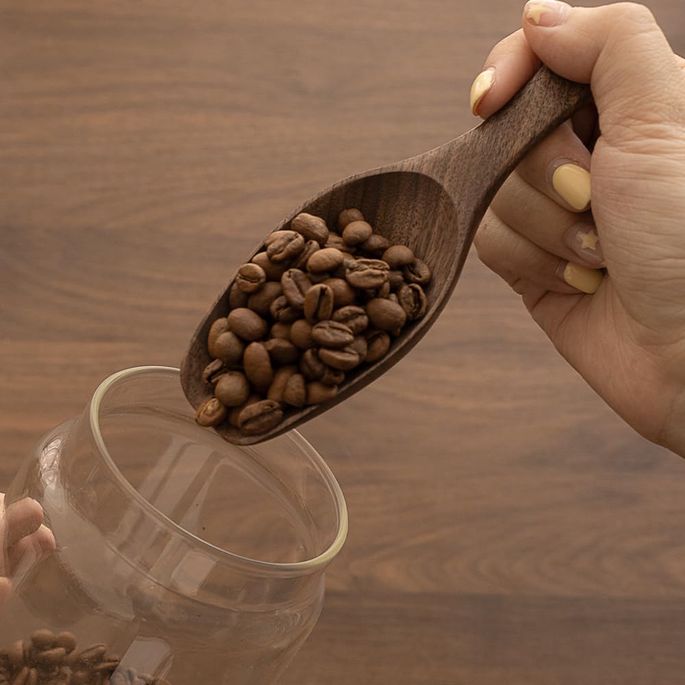 MIGAKU HOME ergonomic grip and rounded edges prevent container scratches.