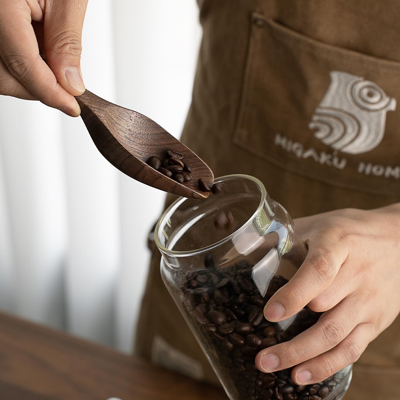 MIGAKU HOME scoop features smooth surface for easy, scratch-free coffee bean and tea scooping.