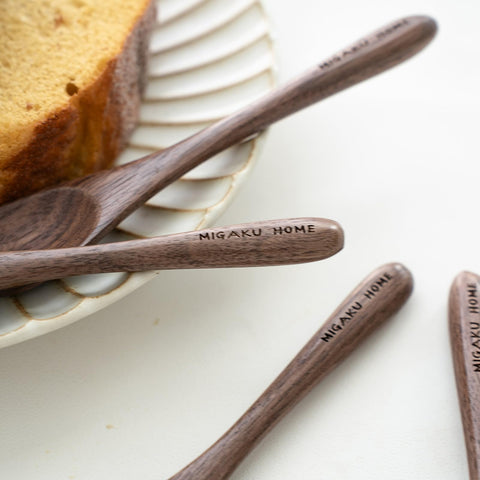 MIGAKU HOME easy-care wood spoons rinse and air dry after use.