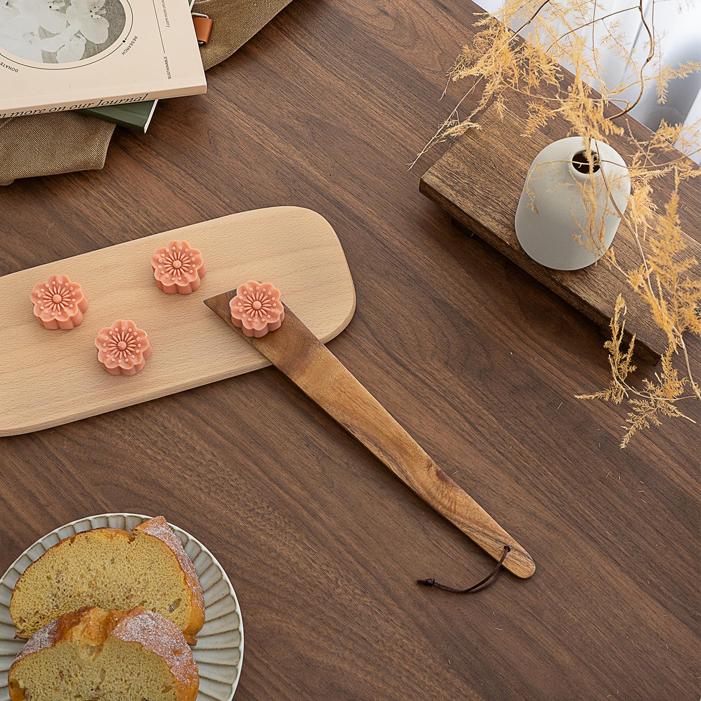 MIGAKU HOME non-scratch design protects non-stick pans during cooking