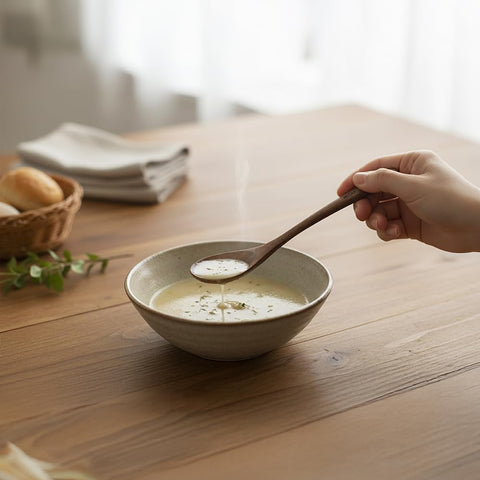 MIGAKU HOME soup spoons in natural wood ideal for stirring and tasting.