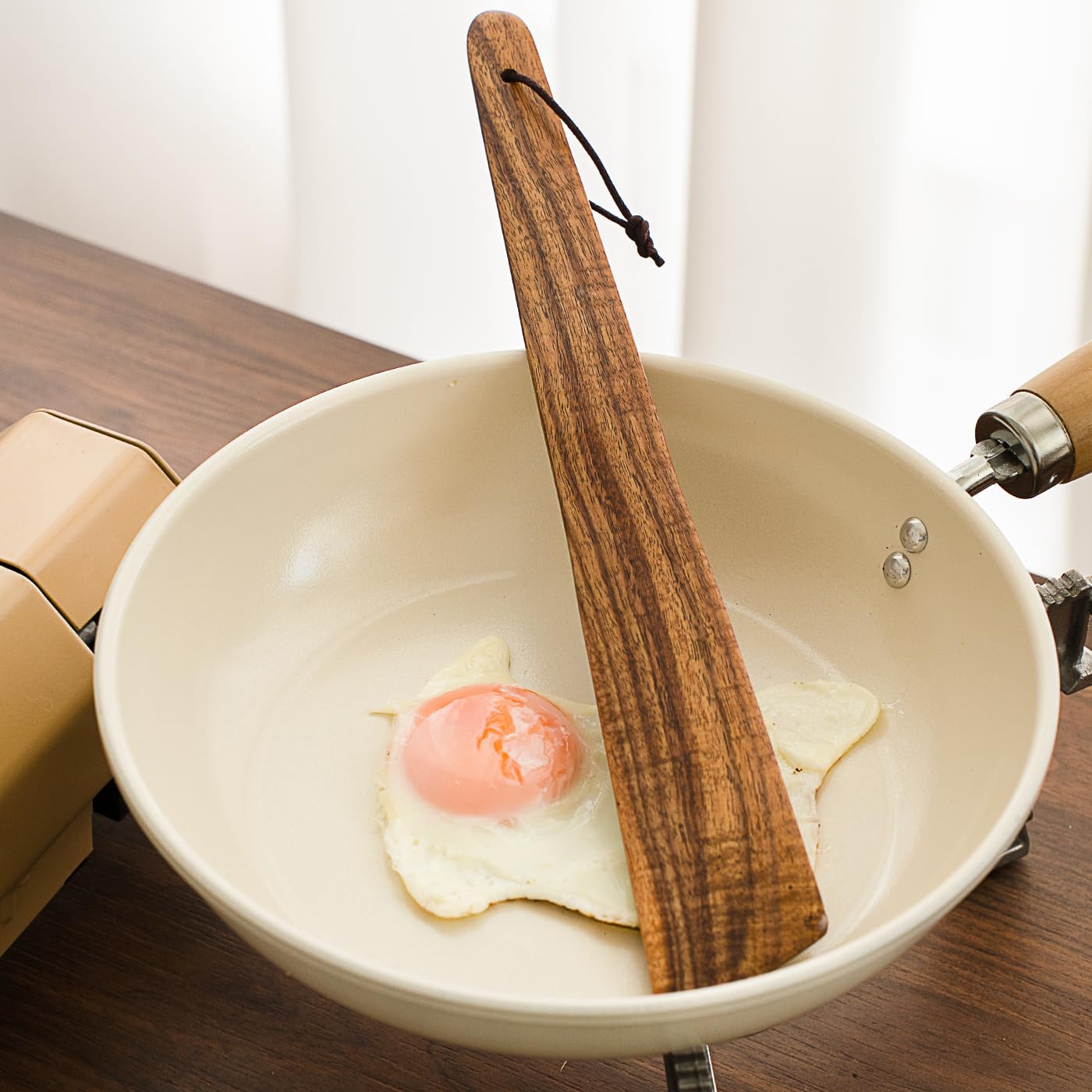 MIGAKU HOME close-up shows warm wood grain and smooth finish