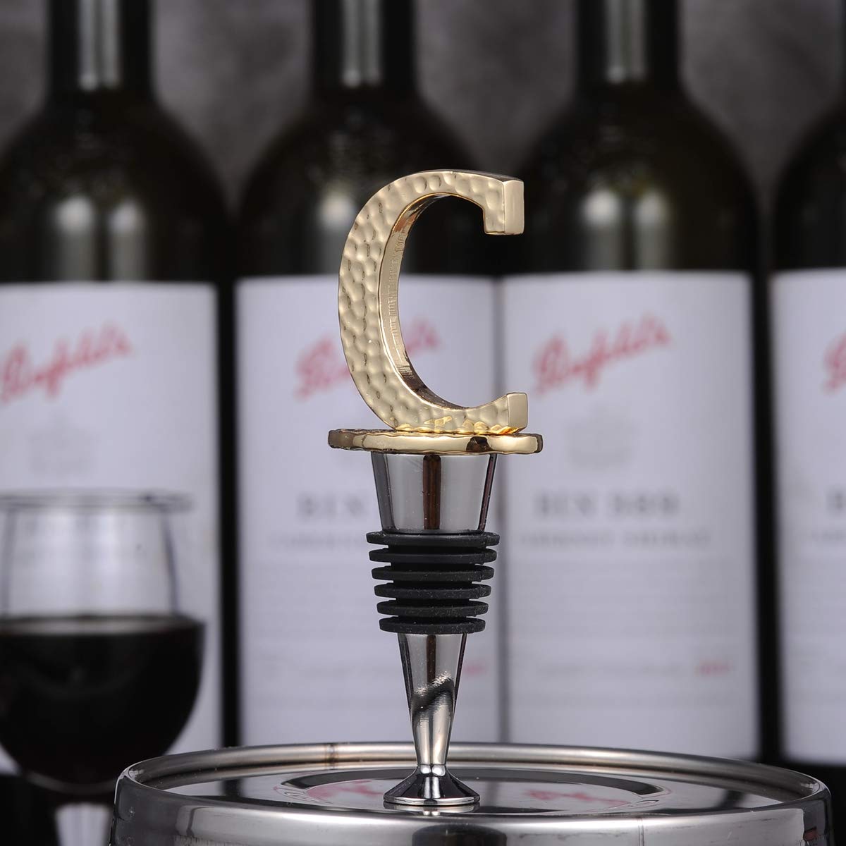 Miicol gold wine accessory blends luxury with everyday practicality for any dinner party.