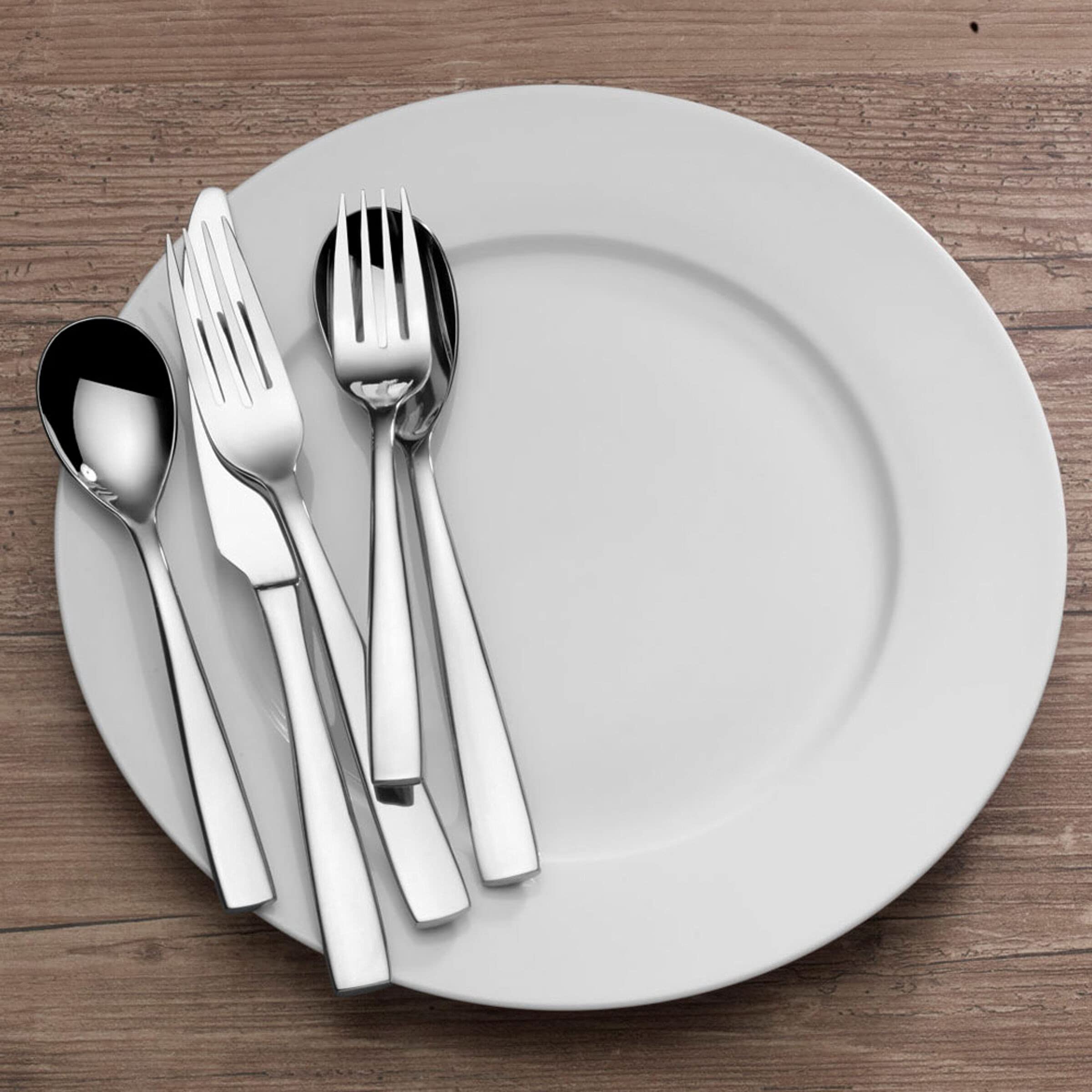Mikasa Delano dinner spoon with lustrous finish ideal for everyday dining
