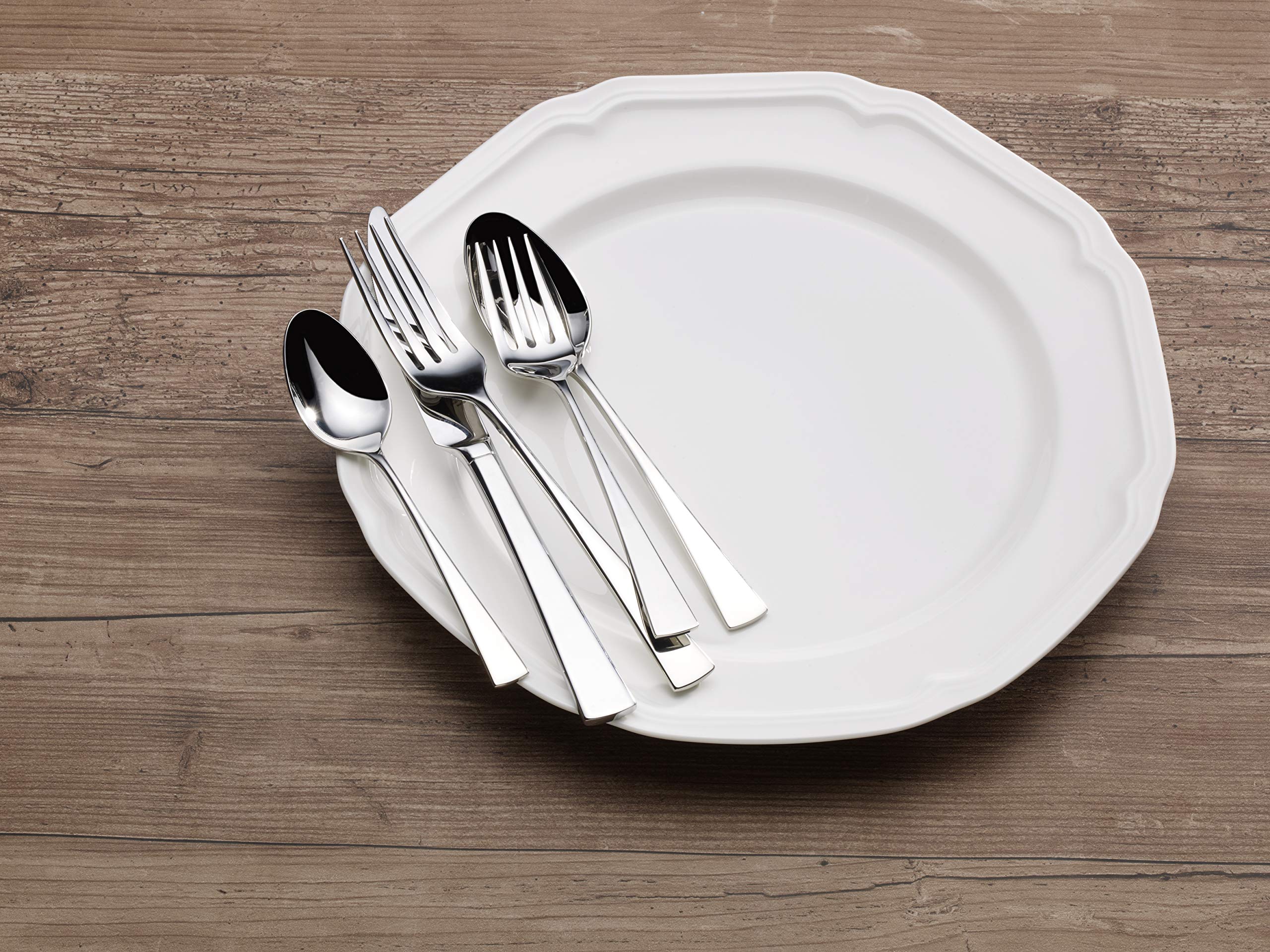 Mikasa Lucia dinner knife sleek profile enhancing table setting and rust resistance