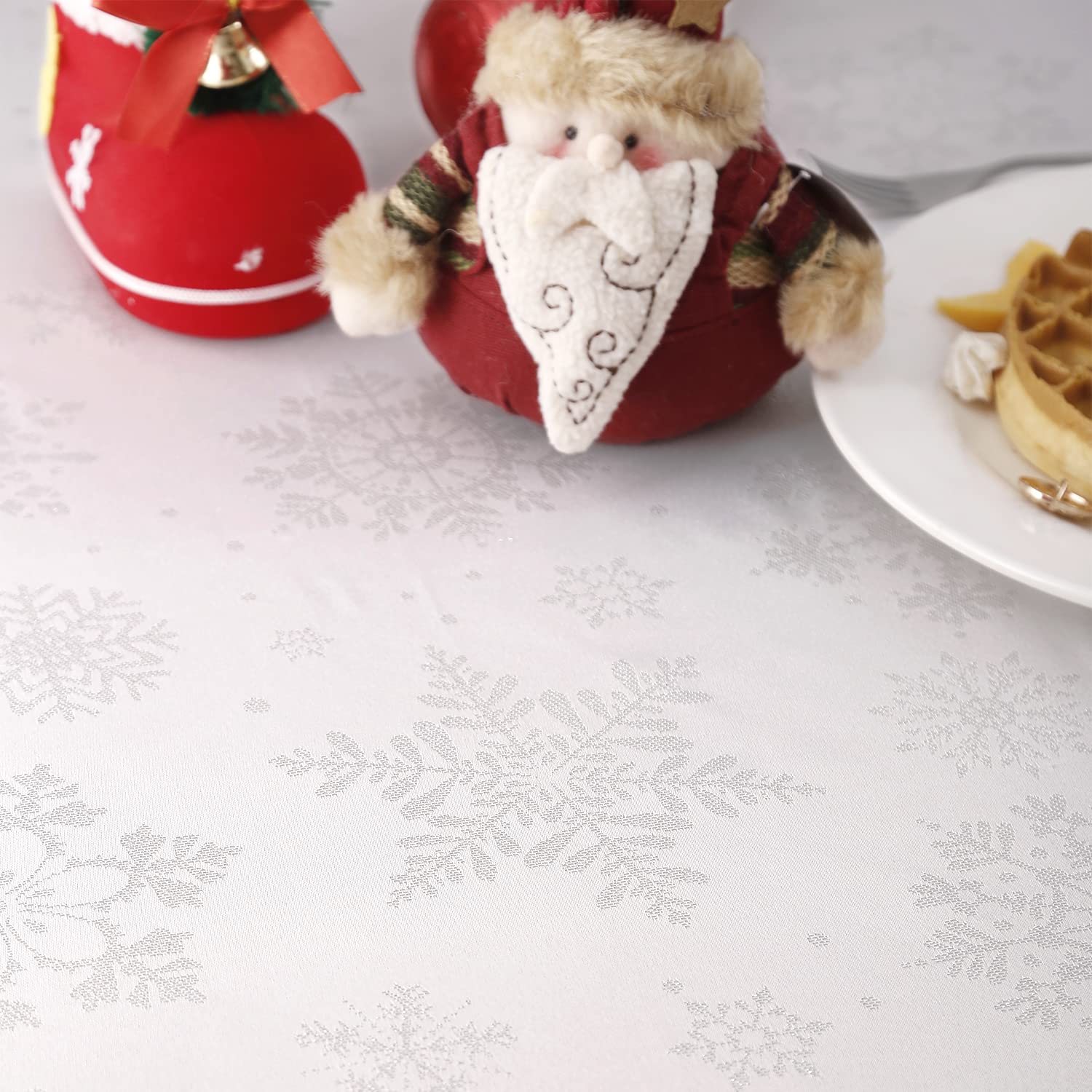 MikiUp reversible snowflakes pattern offers two festive looks.