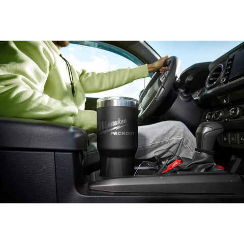 Milwaukee Packout 890ml tumbler with generous 30oz capacity for large drinks.