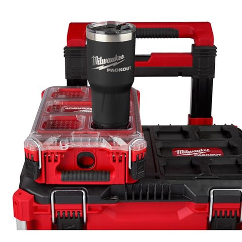 Milwaukee Packout insulated tumbler 890ml black magnetic cover in action.