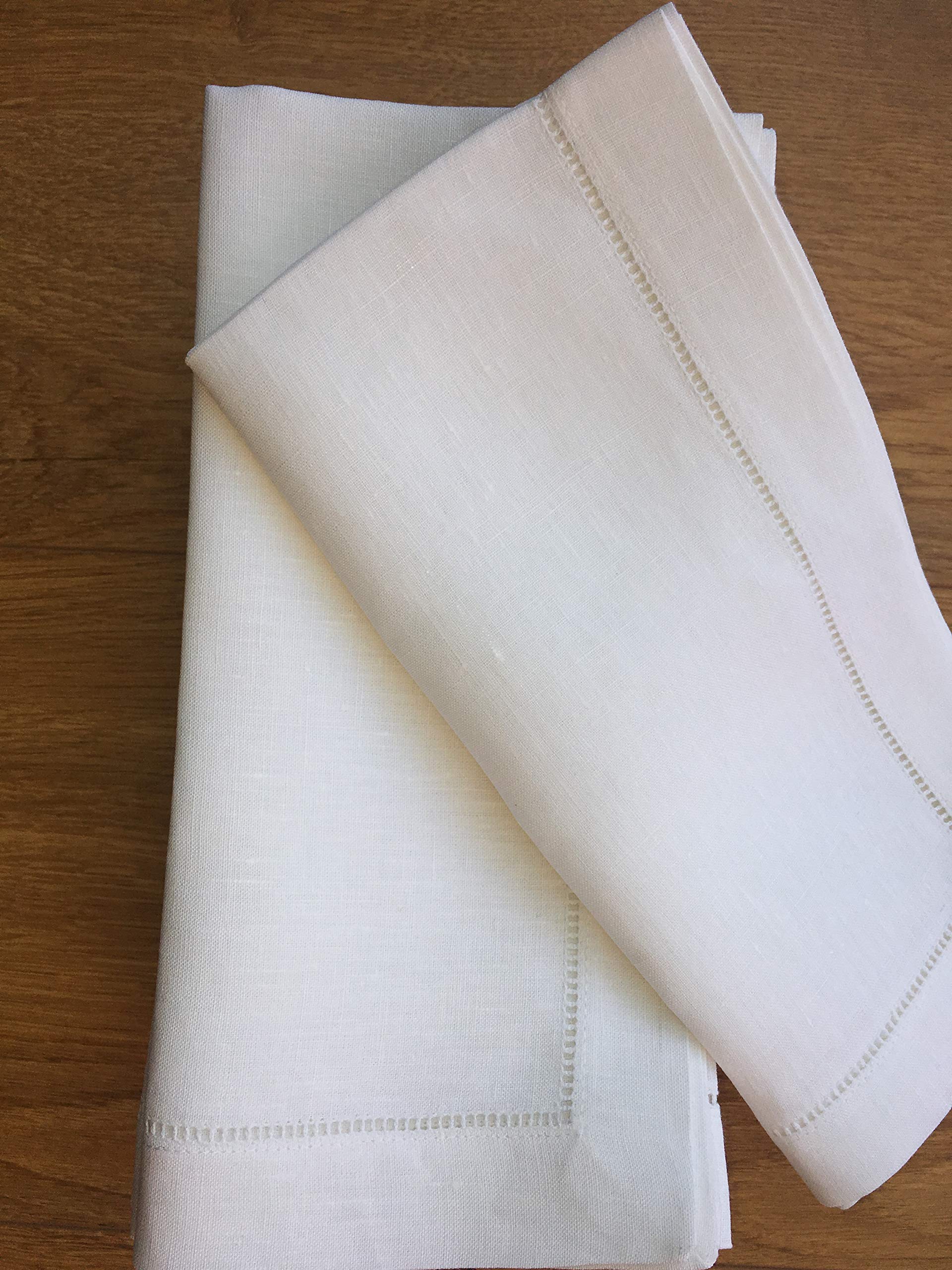 Minhcraft wedding banquet setup with linen napkins for graceful service