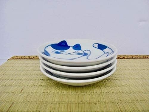 MINO WARE porcelain dessert plate adds charm to dessert plating.