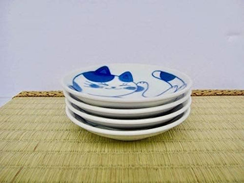MINO WARE porcelain dessert plate adds charm to dessert plating.