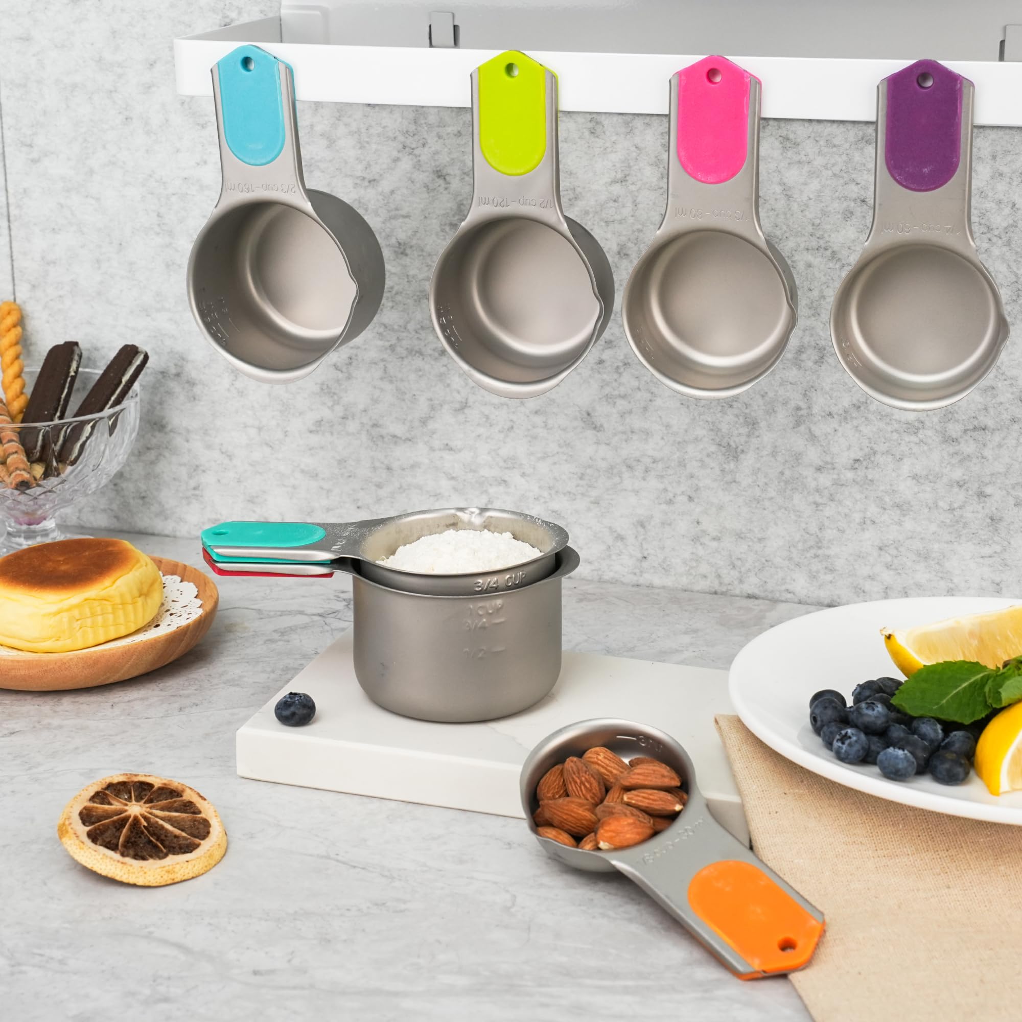 Minteem silicone-handle measuring cups with hanging holes for easy drying and organization.