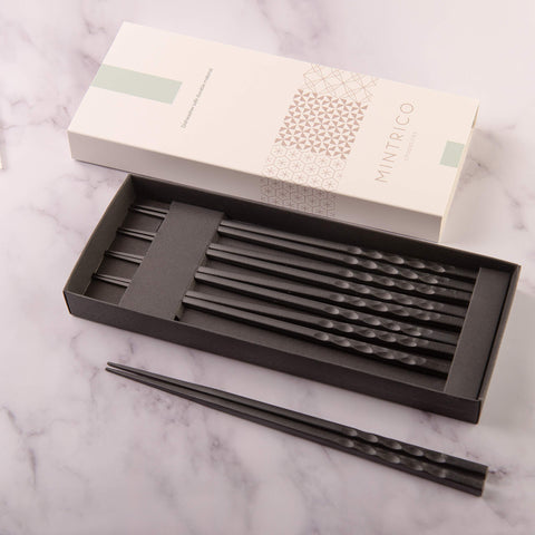 Mintrico dishwasher-safe chopsticks stay shiny and clean after everyday meals.