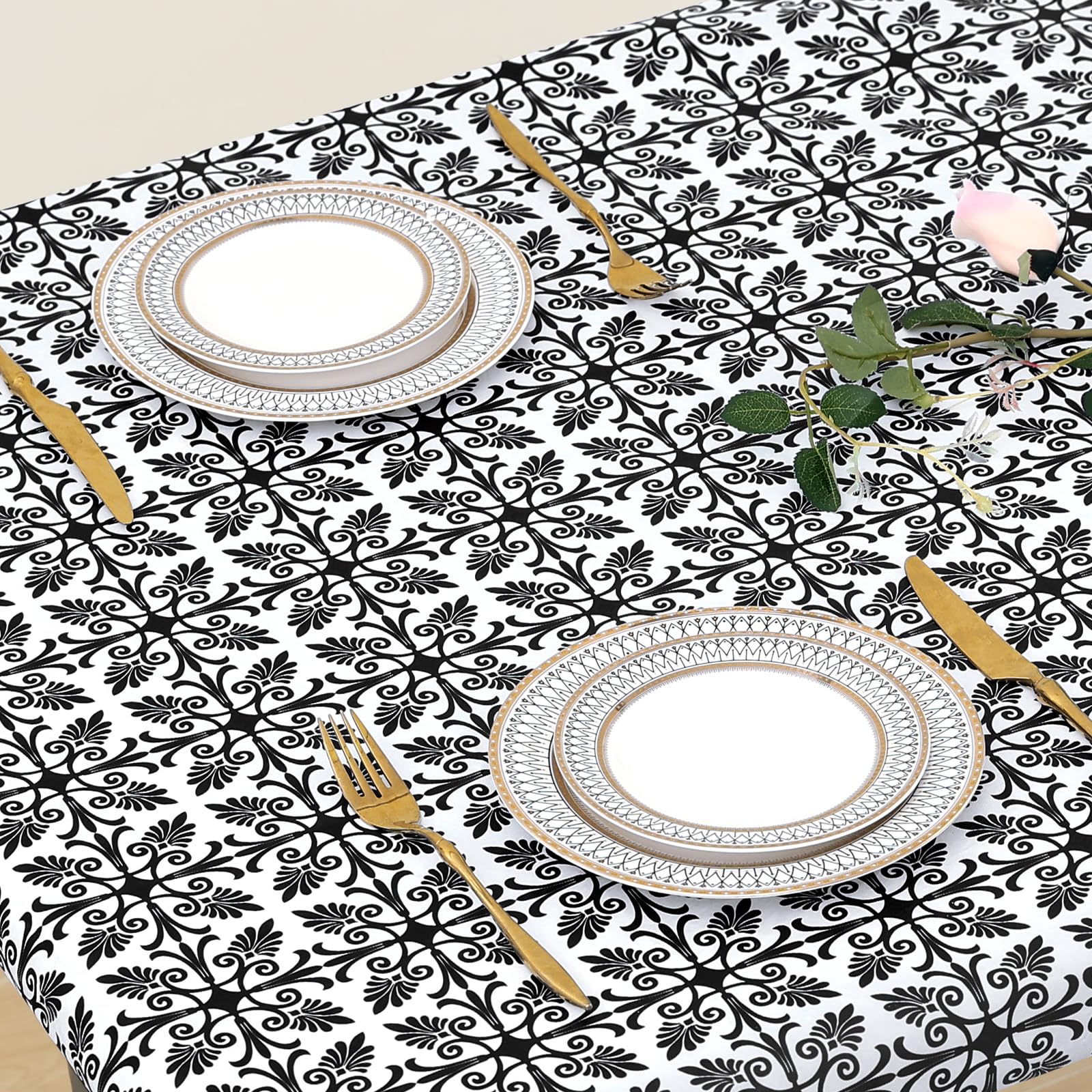Misaya black 34x34 tablecloth fits folding tables for casual meals.