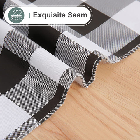 Misaya soft flannel backing keeps the tablecloth in place.