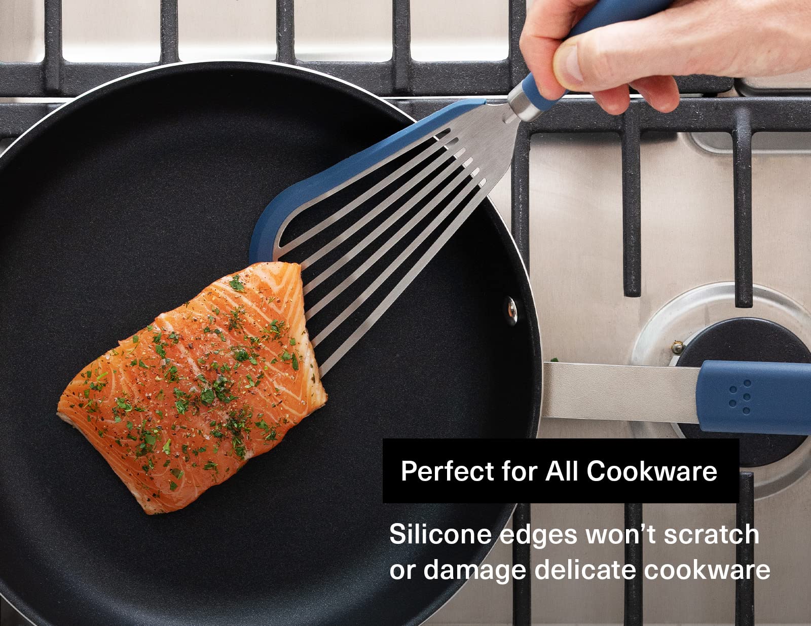 Misen fish spatula ergonomic design suits pancakes and burgers with ease.