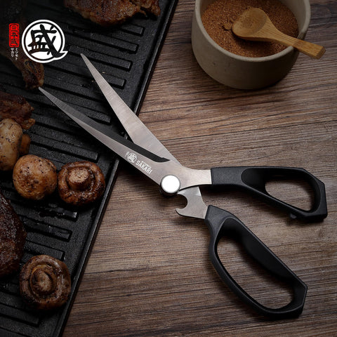 MITSUMOTO SAKARI ergonomic handle close-up highlights comfortable, non-slip grip.