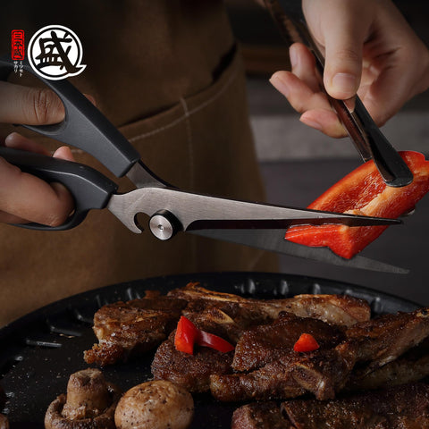 MITSUMOTO SAKARI grease-free cutting enhances prep cleanliness.