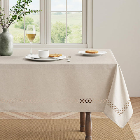 MIULEE versatile tablecloth suits weddings, holidays, restaurants, and outdoor picnics.