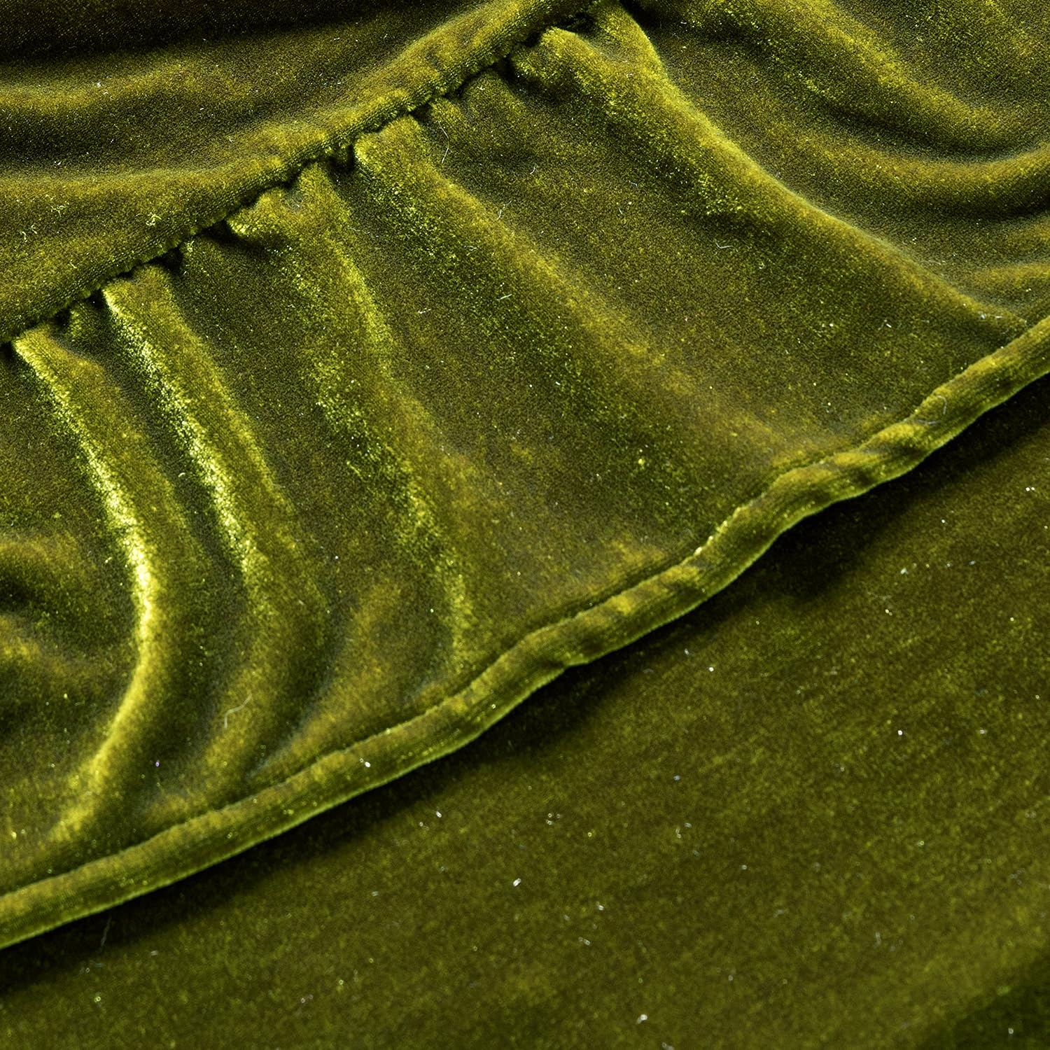 MIULEE velvet tablecloth care tips help keep wrinkle-resistant fabric pristine.