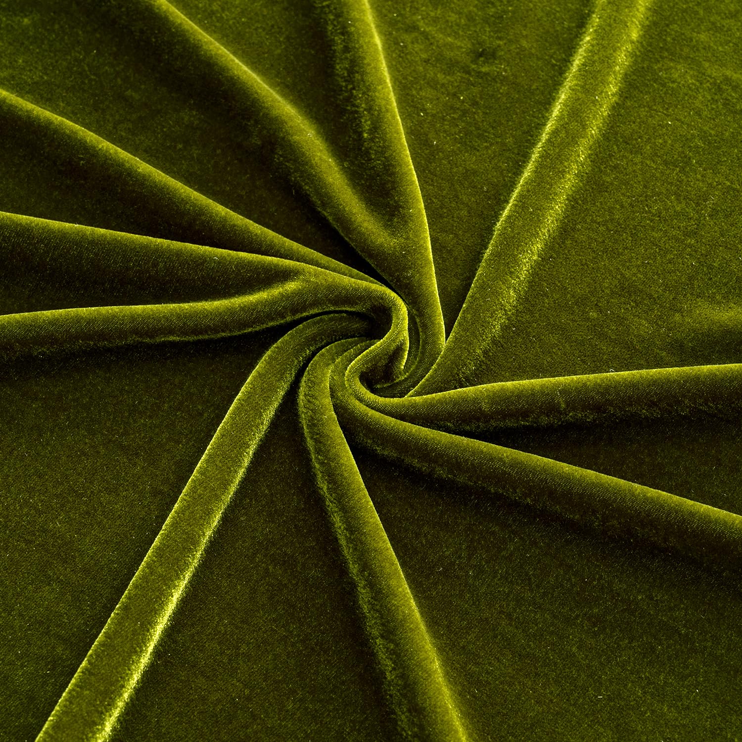 MIULEE velvet tablecloth protects surfaces while offering luxurious feel outdoors.