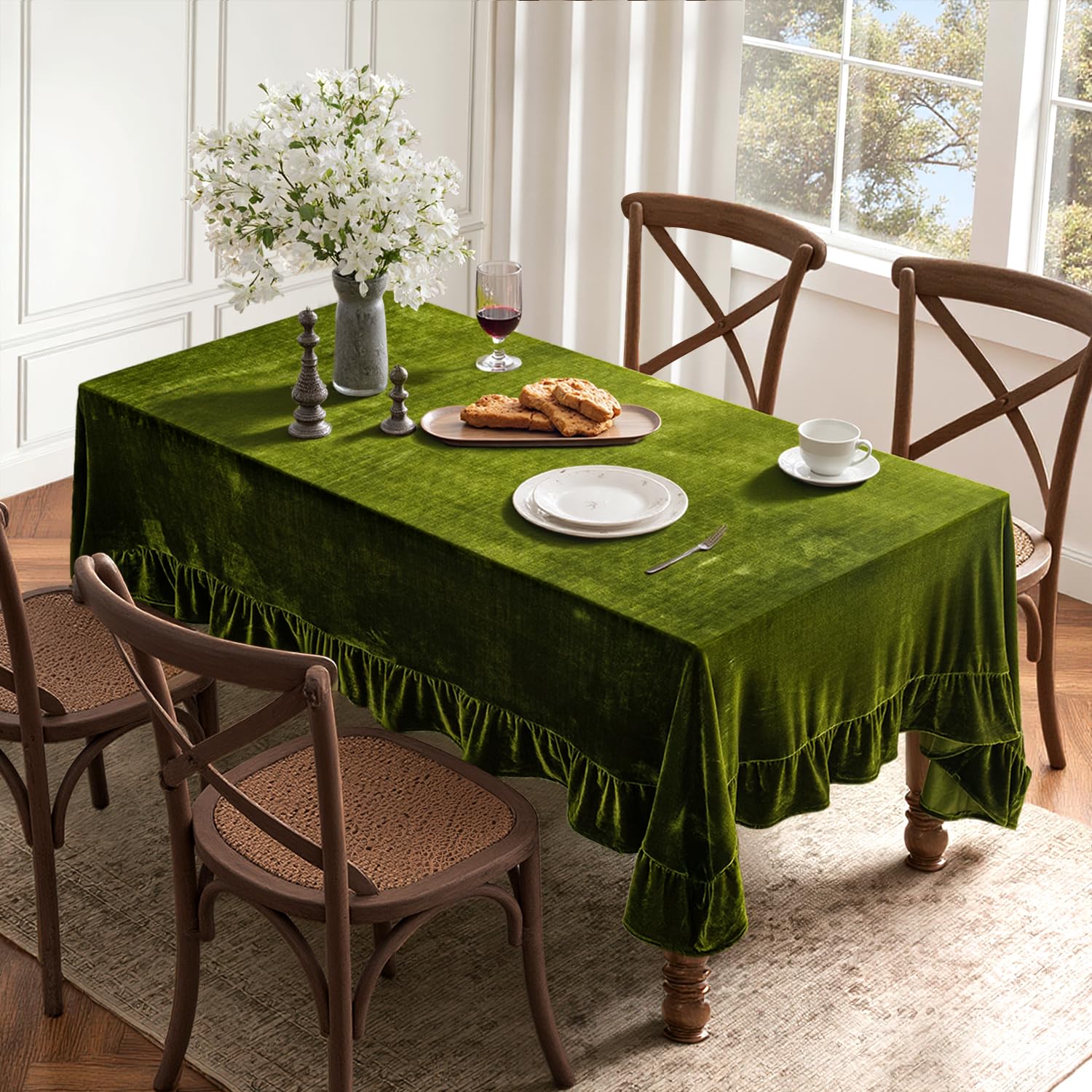 MIULEE velvet tablecloth showcases plush drape and soft texture for refined dining.