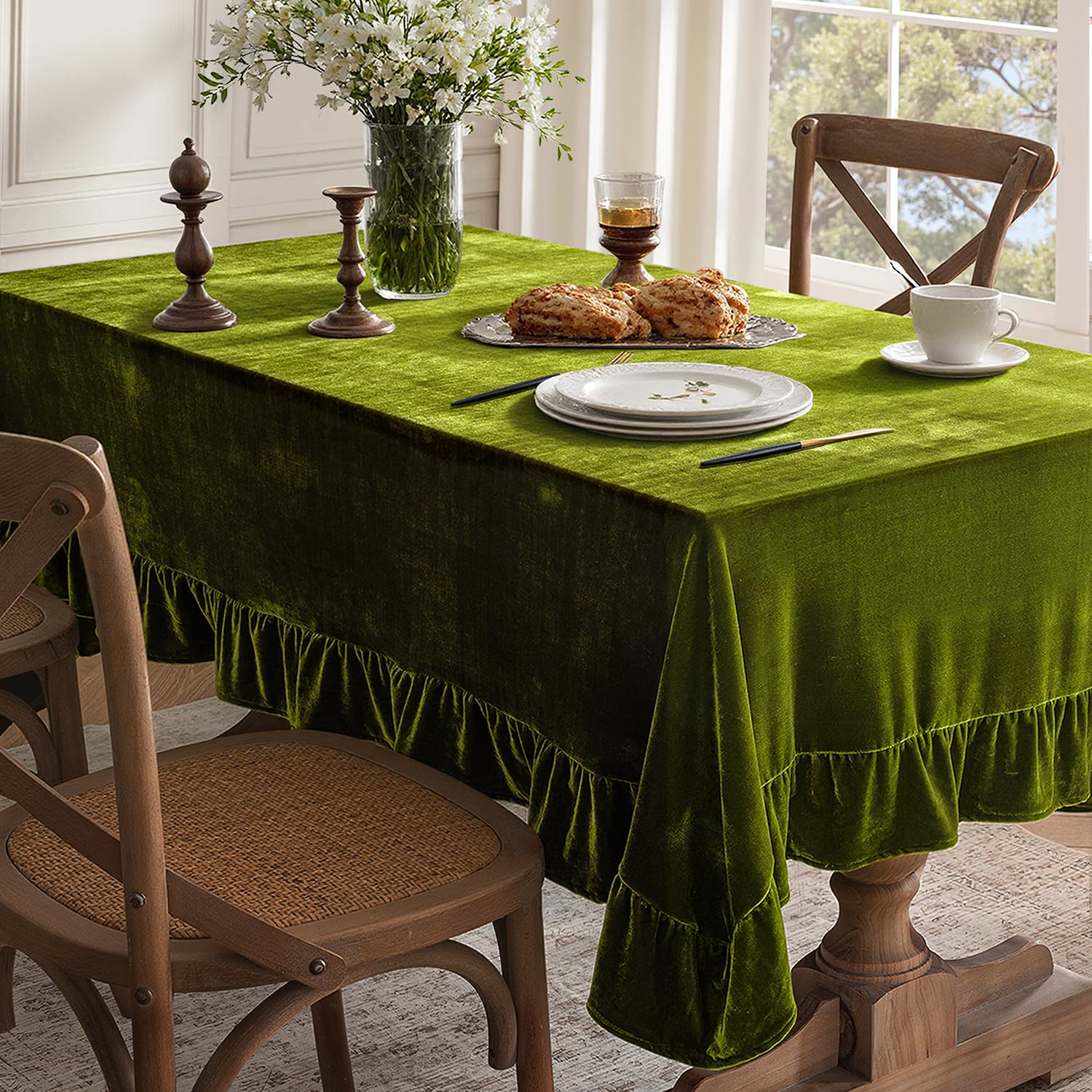 MIULEE velvet tablecloth is machine washable for easy-care setups.