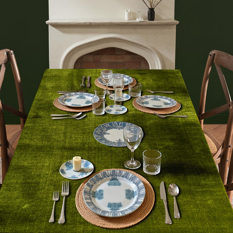 MIULEE velvet tablecloth ideal for weddings and brunches, creating warm ambiance.