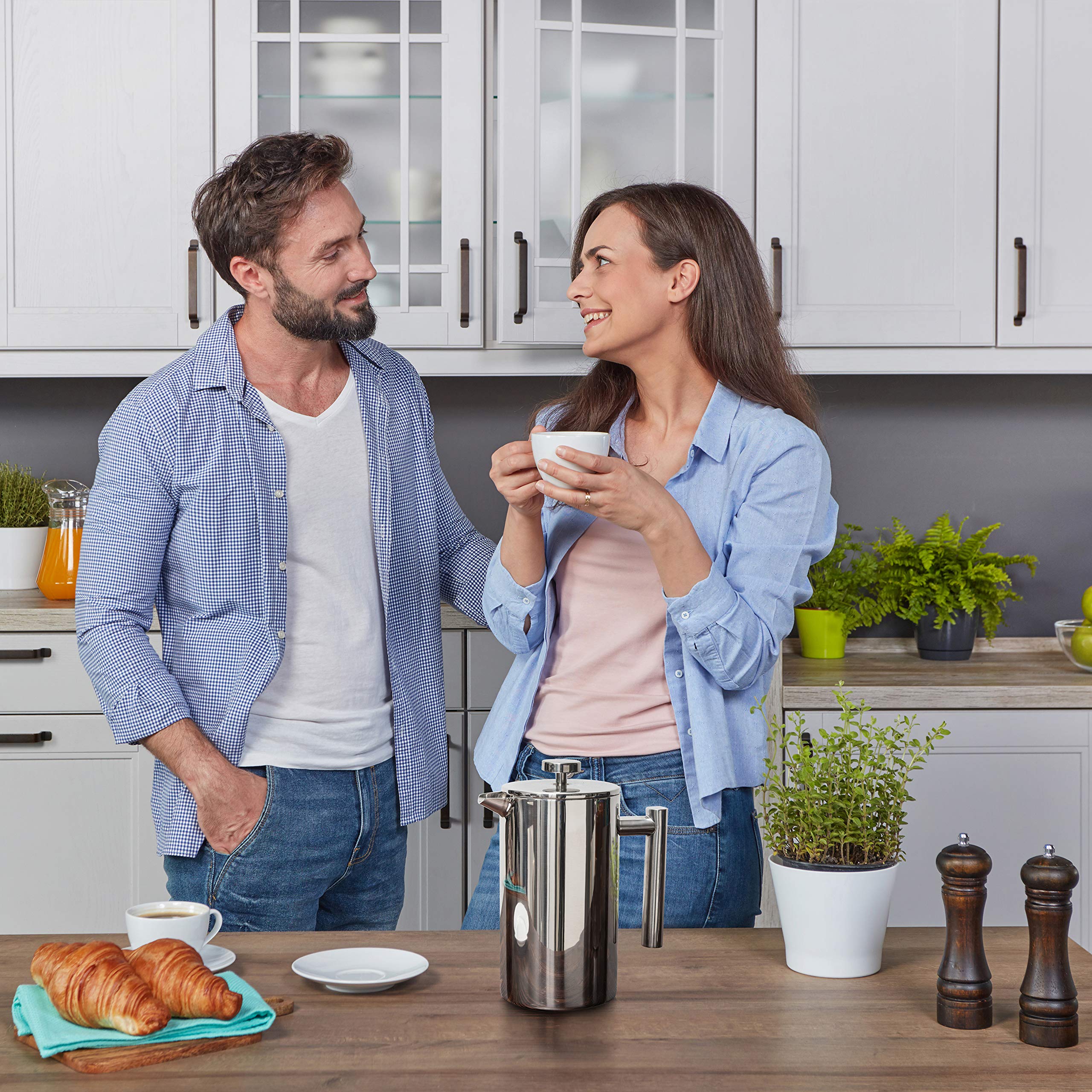 27 oz capacity in Mixpresso French press for multiple servings