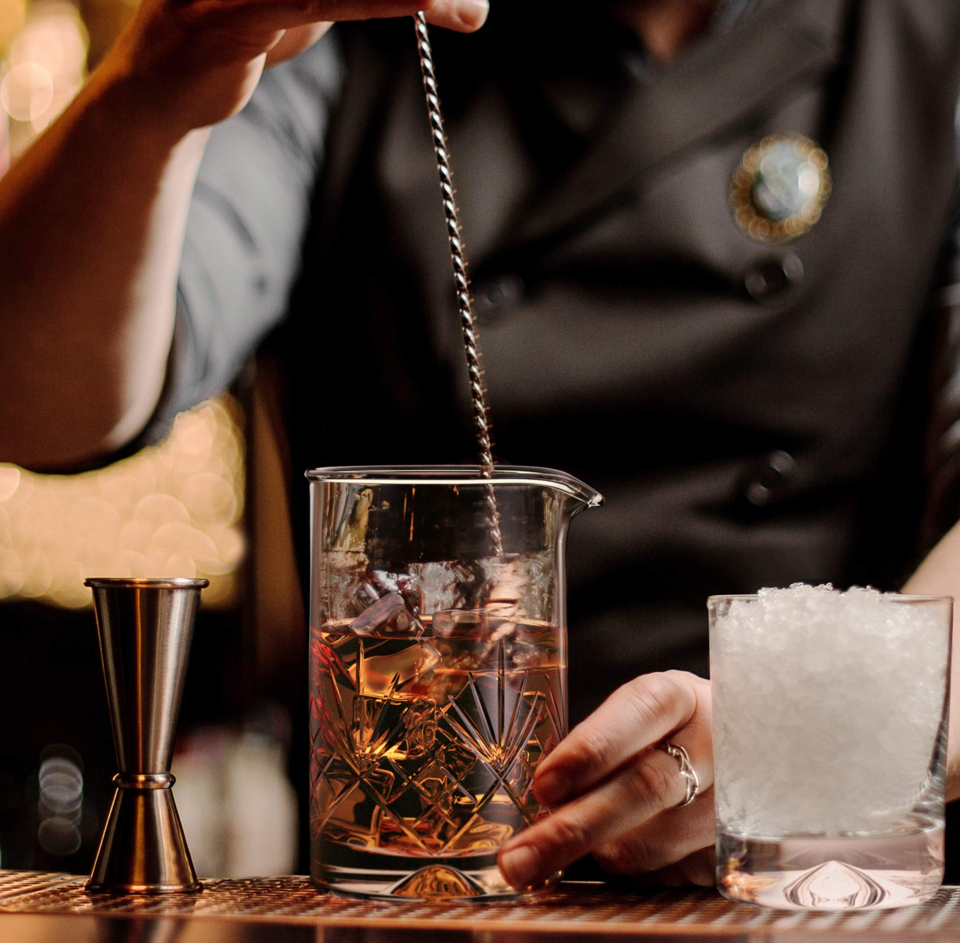 MOFADO mixing glass for professional-level stirring, ideal for home bartenders seeking performance and elegance