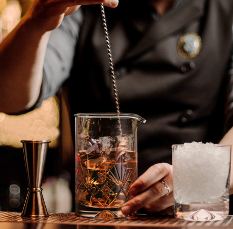 MOFADO mixing glass for professional-level stirring, ideal for home bartenders seeking performance and elegance