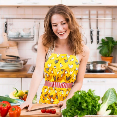 MOMWOW egg apron with elastic top-pocket protection secures eggs while bending