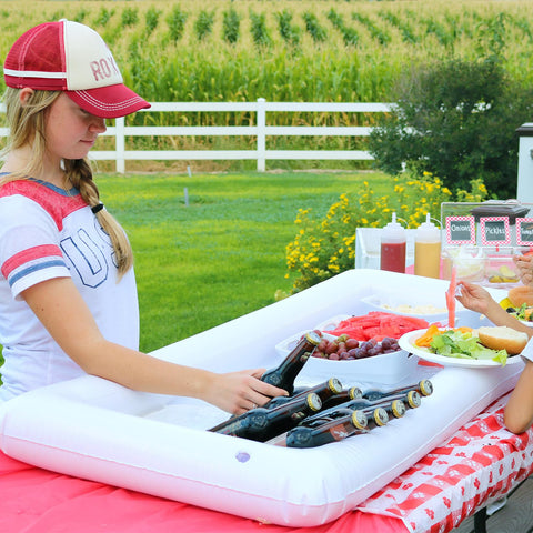 Moon Boat trays simplify outdoor barbecues and picnics