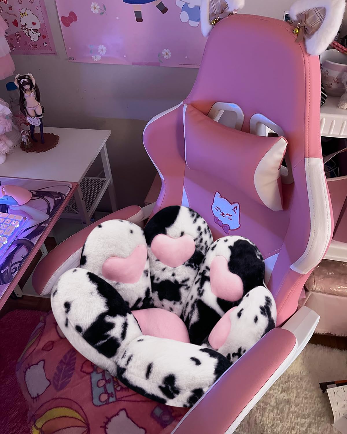 MOONBEEKI Cat Paw Cushion Chair in dining/bedroom adds playful charm to decor.