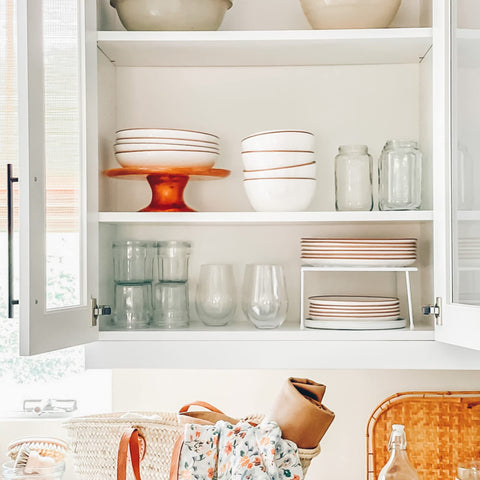 MORA dishwasher-safe plate cleanly goes in dishwasher for convenient cleanup.