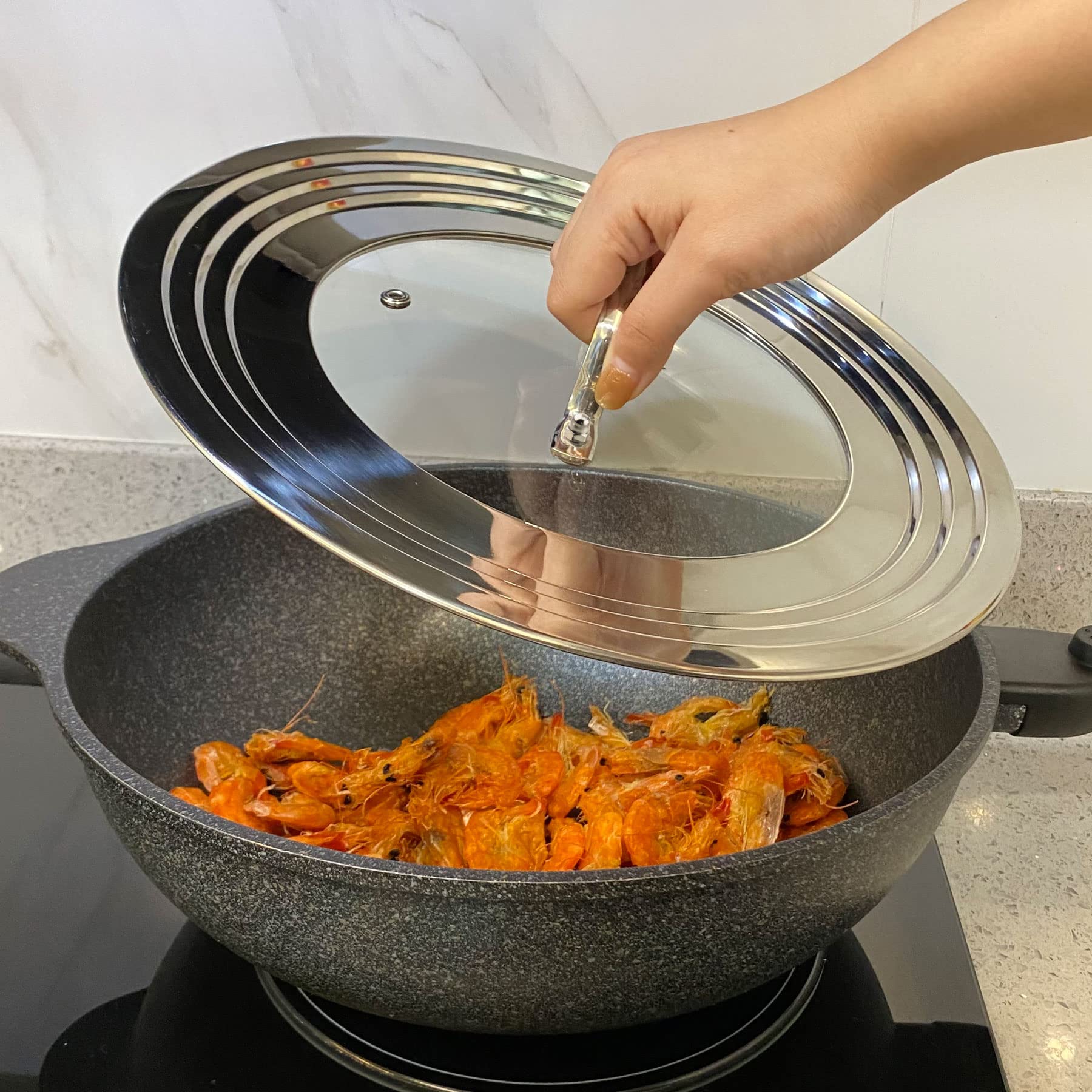 Morikavo space-saving lid design reduces cabinet clutter.