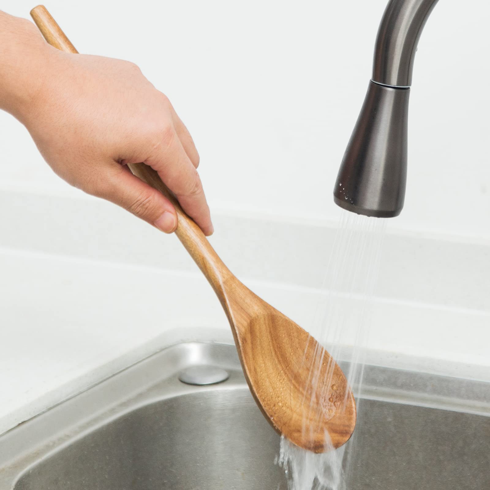 MornHalo non-stick friendly spoon protecting pans during sautéing