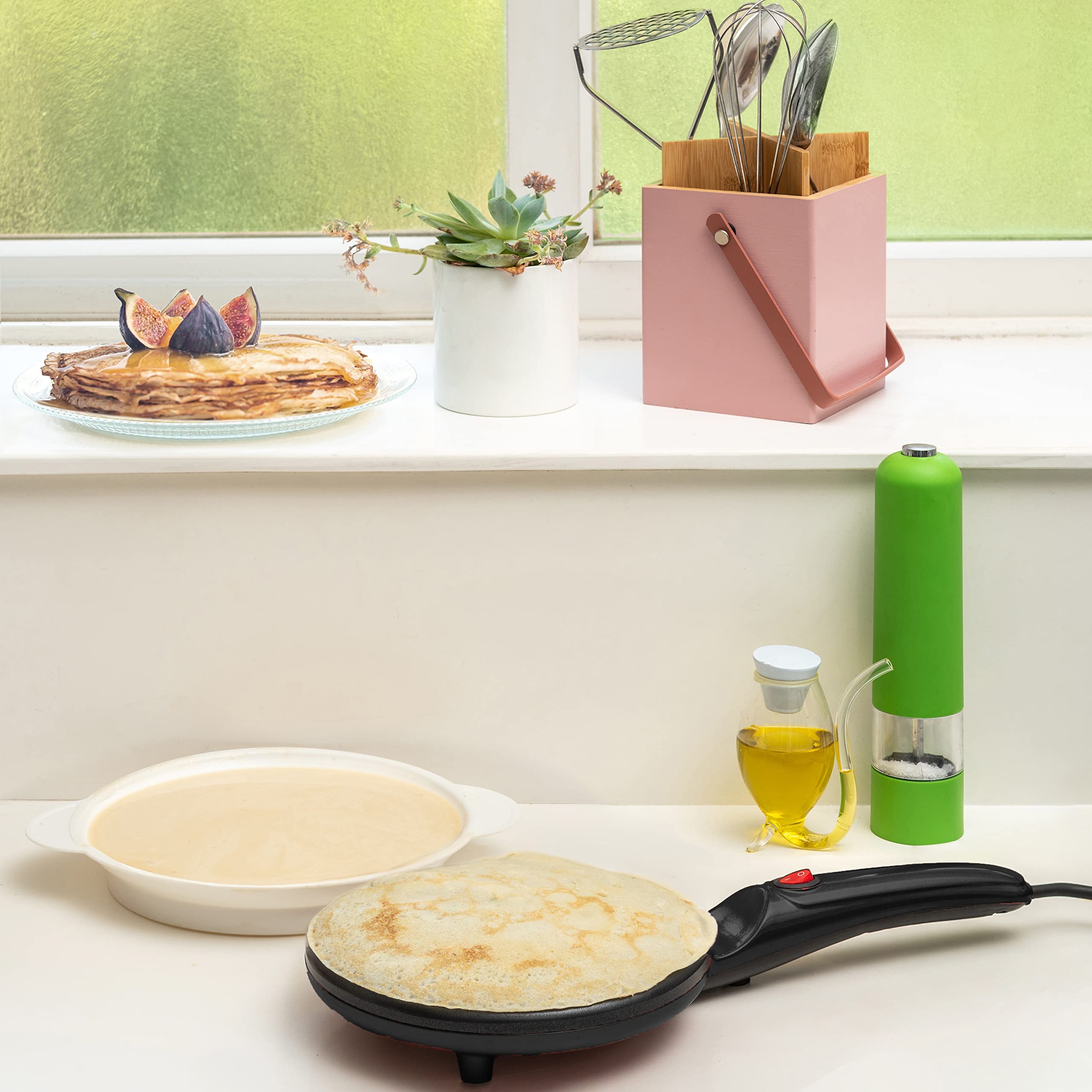 Moss & Stone easy-clean plate simplifies after-meal cleanup.