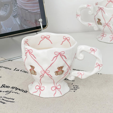Movlen mug with tea and latte in mind, perfect everyday companion.