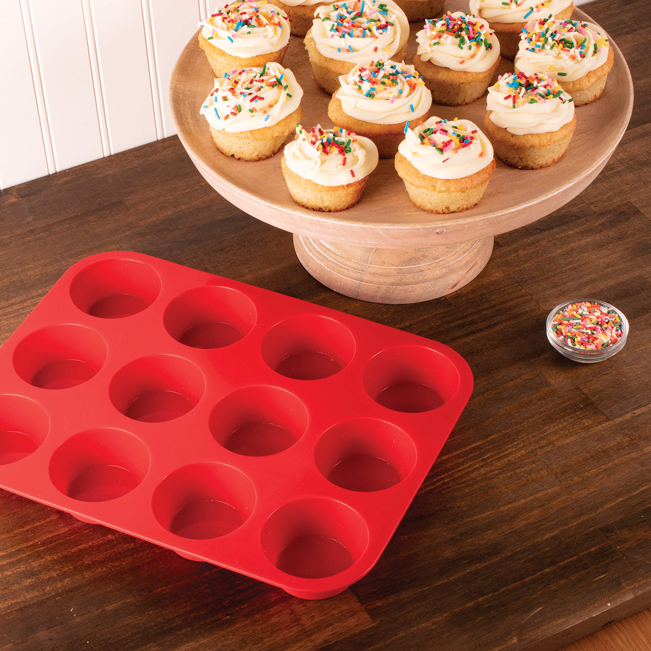 12-cup pan from Mrs. Anderson's Baking bakes muffins, cupcakes, and popovers evenly.