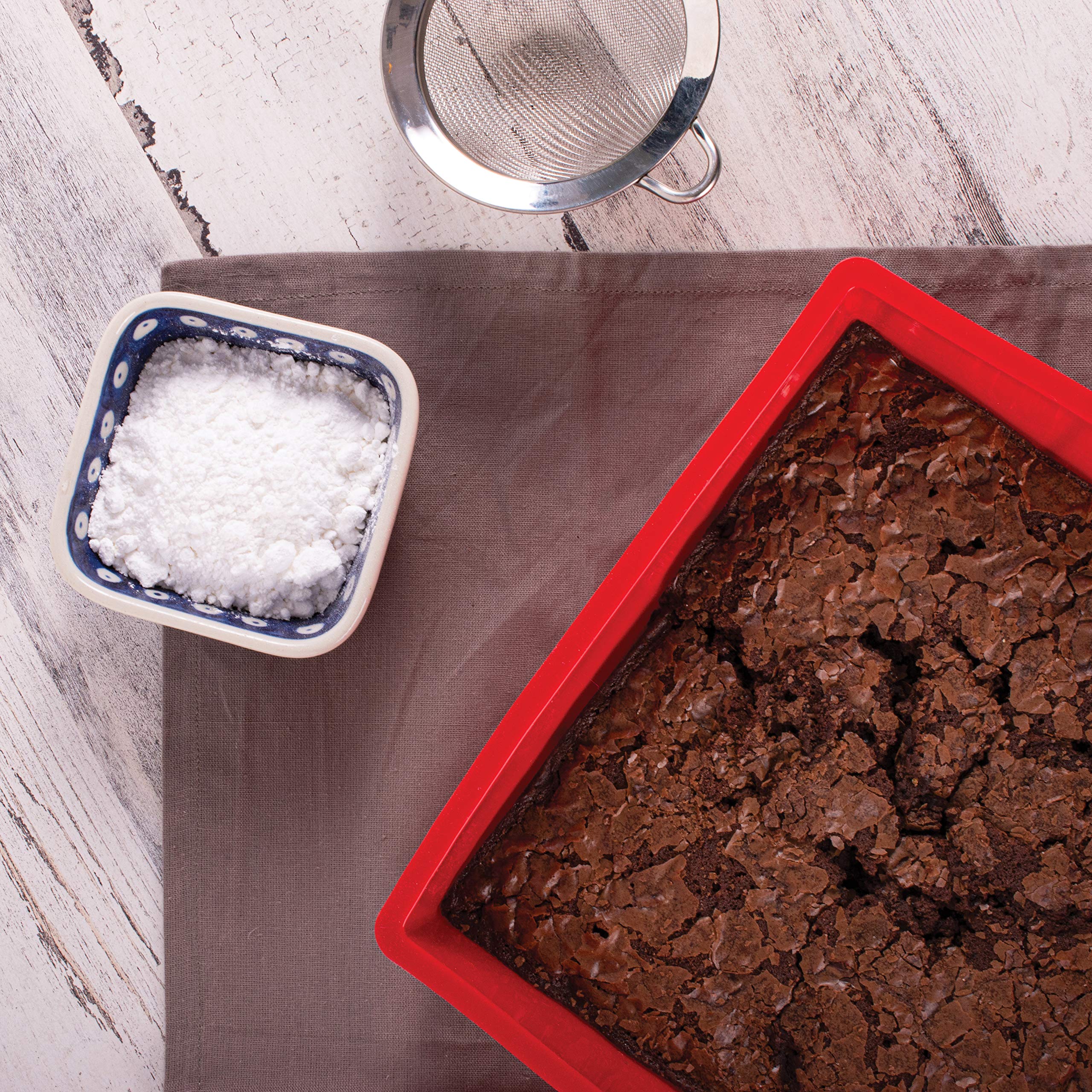 Mrs. Anderson's Baking pan design flexes to pop foods free with minimal effort