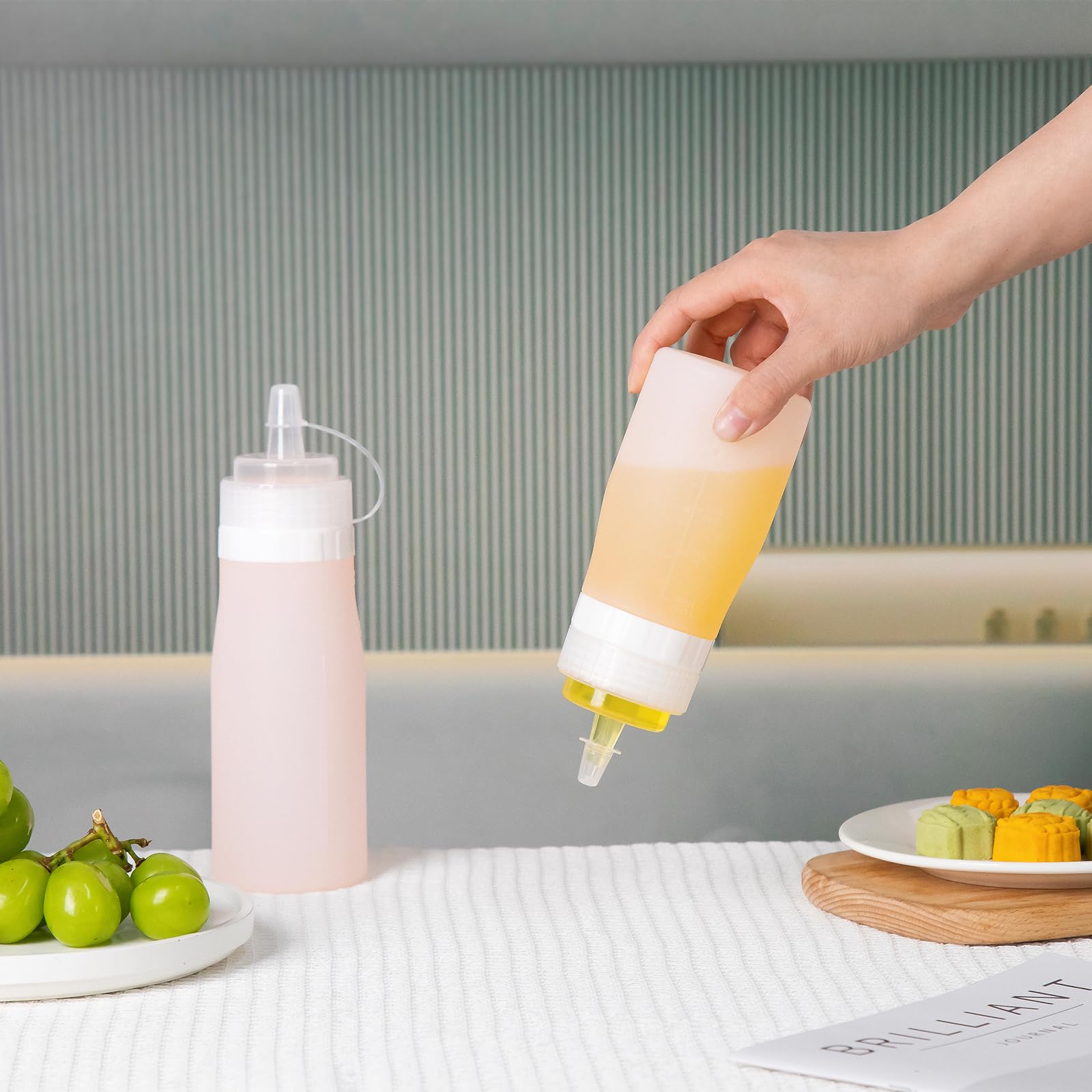Mrsdry condiment bottle features a leak-proof cap for mess-free use.