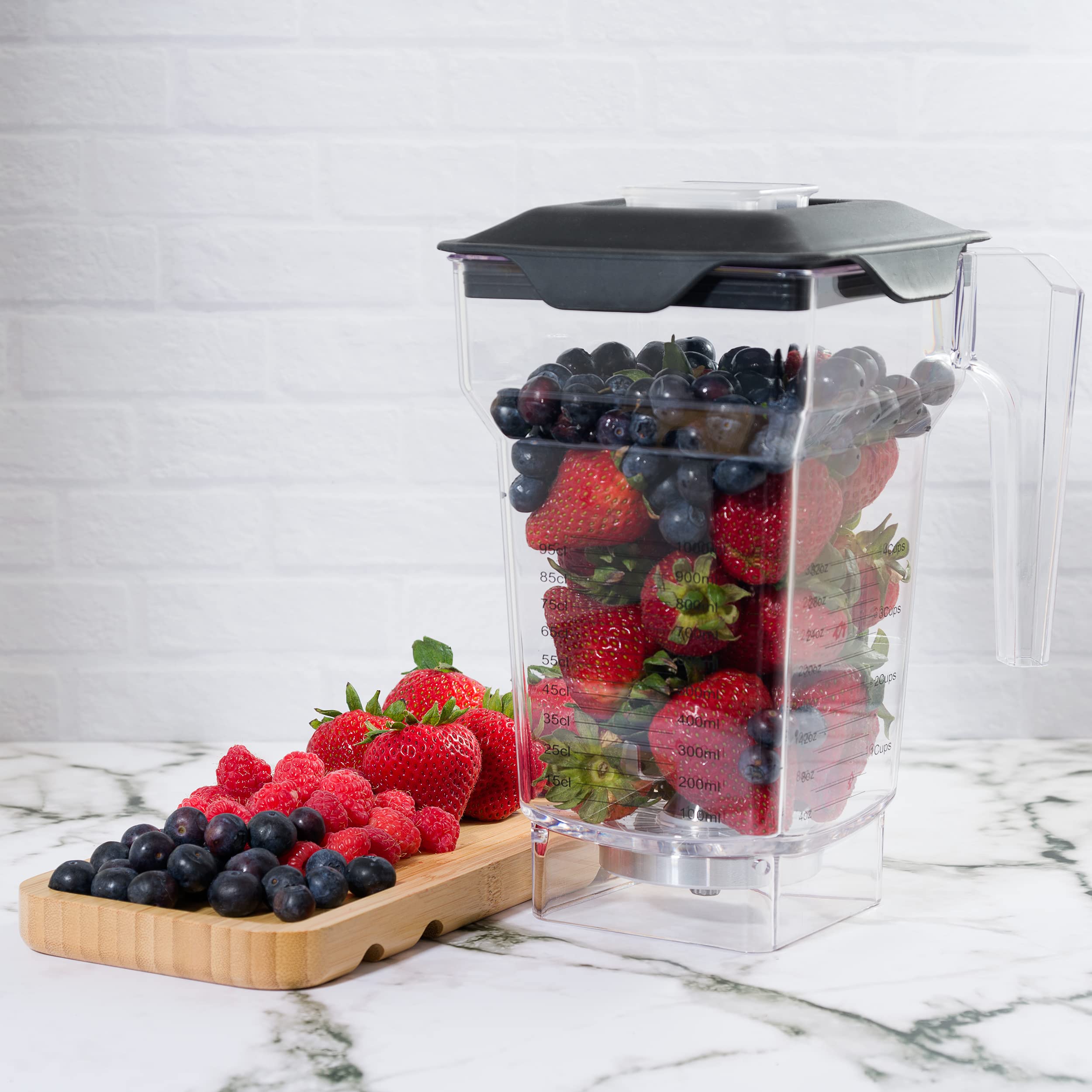 MRX Solutions lid closure showing a snug seal for secure blending.